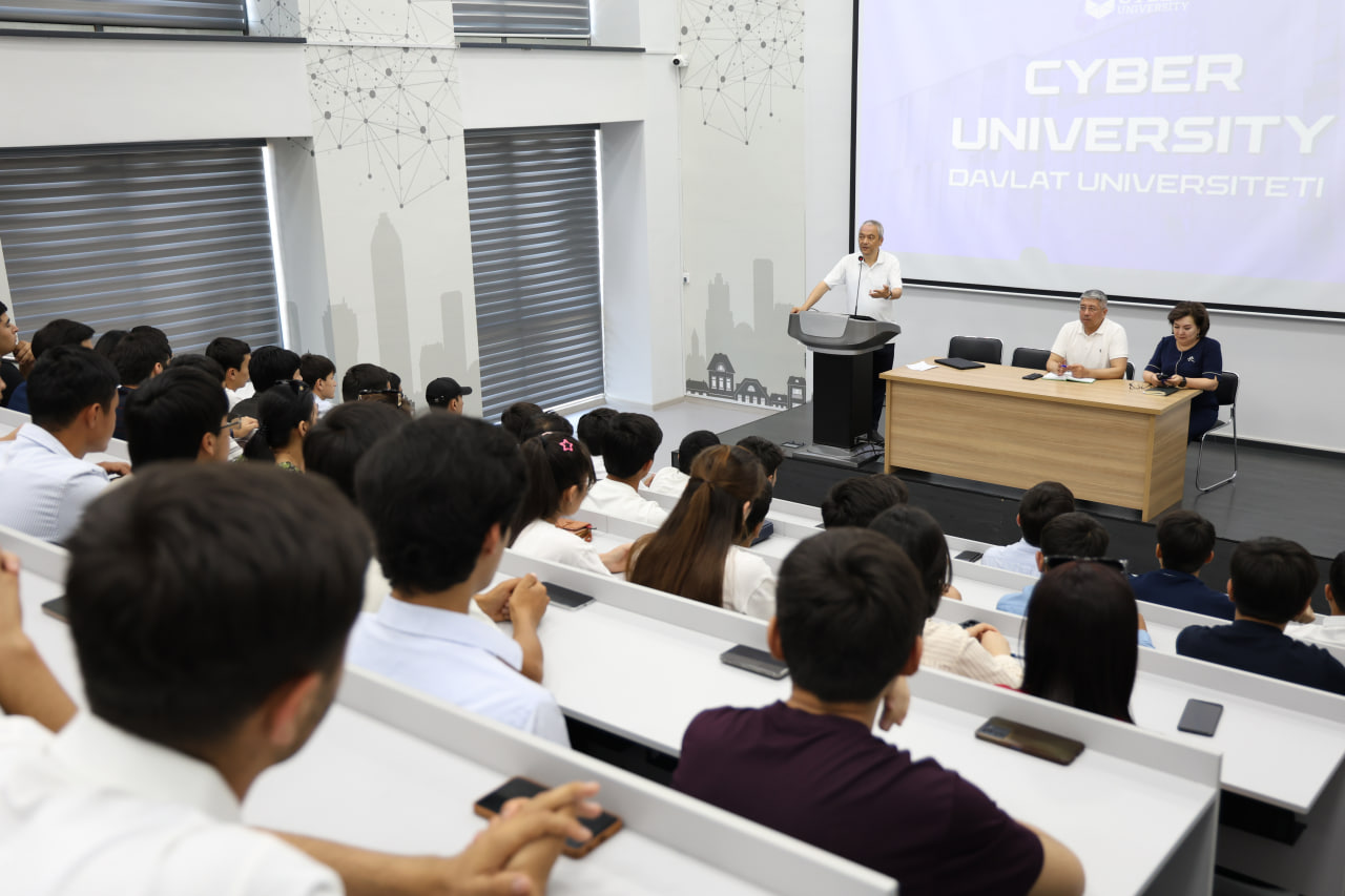 Cyber University Rector Meets with Distance Learning Students